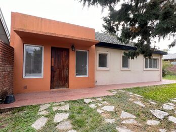 CASA EN ALQUILER 3 DORM CON GRAN PATIO - DR. JULIÁN OBAID (LA TOMA) | $1.400.000 🏠