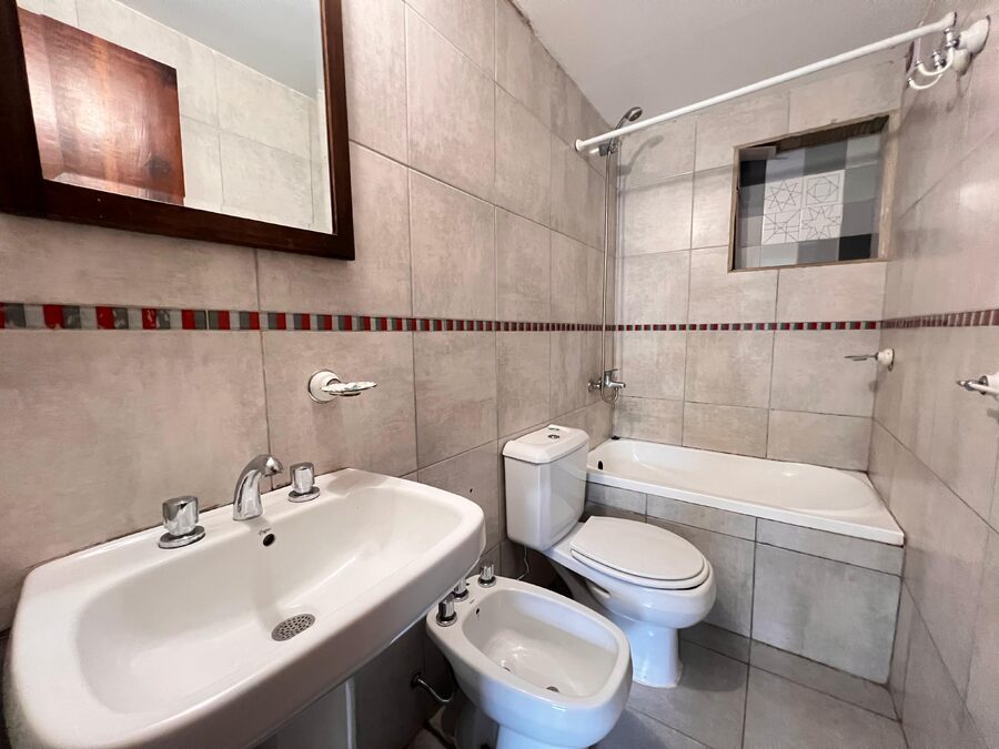 CASA EN ALQUILER 3 DORM CON GRAN PATIO - DR. JULIÁN OBAID (LA TOMA) | $1.400.000 🏠