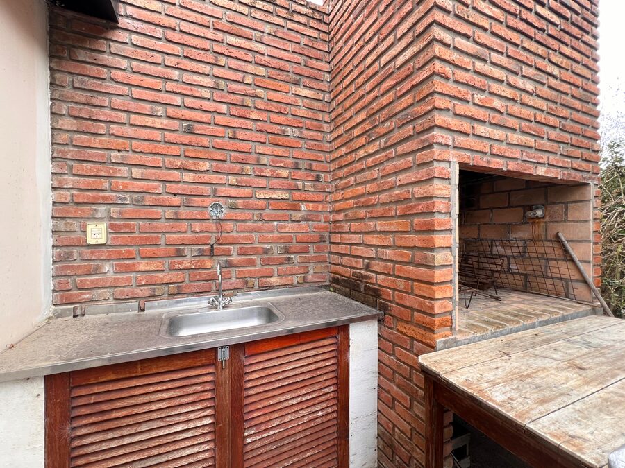 CASA EN ALQUILER 3 DORM CON GRAN PATIO - DR. JULIÁN OBAID (LA TOMA) | $1.400.000 🏠