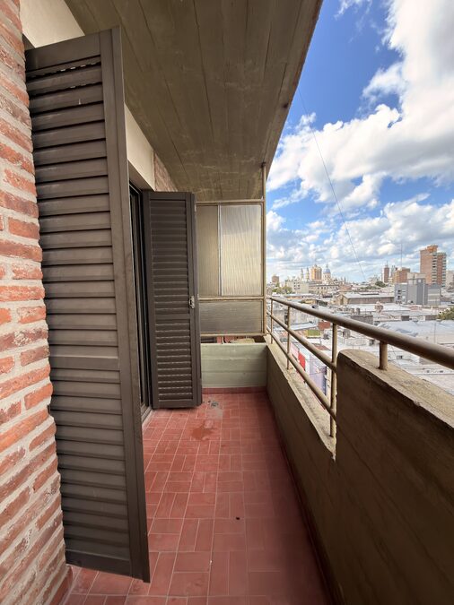 Departamento 2 dormitorios con cochera en pleno centro!!