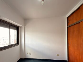 Departamento 2 dormitorios con cochera en pleno centro!!