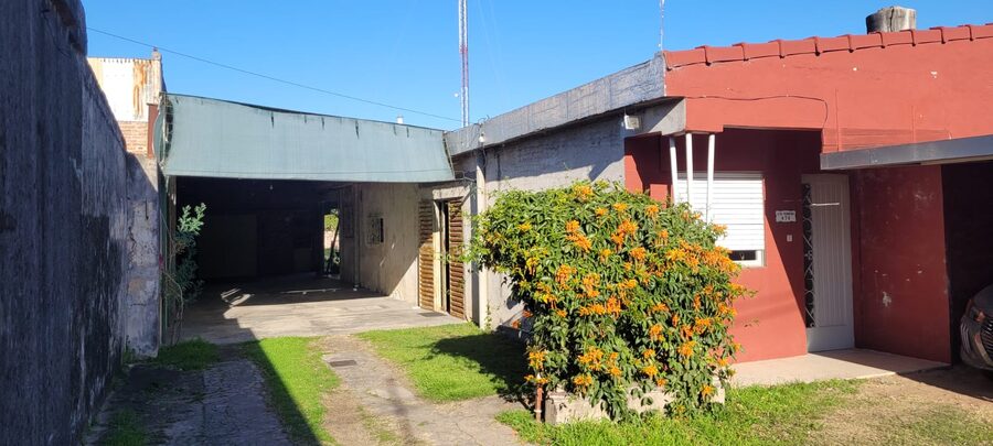 VENDO:  ZONA AVDA ALMAFUERTE Y 3 de FEBRERO