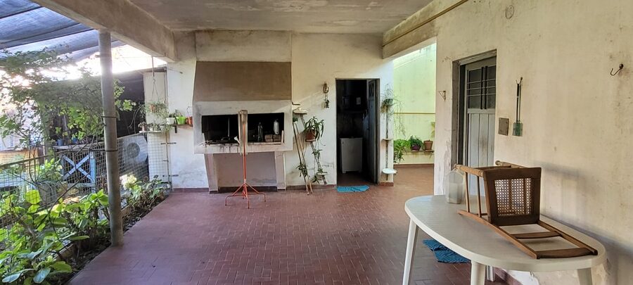 VENDO:  ZONA AVDA ALMAFUERTE Y 3 de FEBRERO