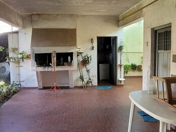 VENDO:  ZONA AVDA ALMAFUERTE Y 3 de FEBRERO