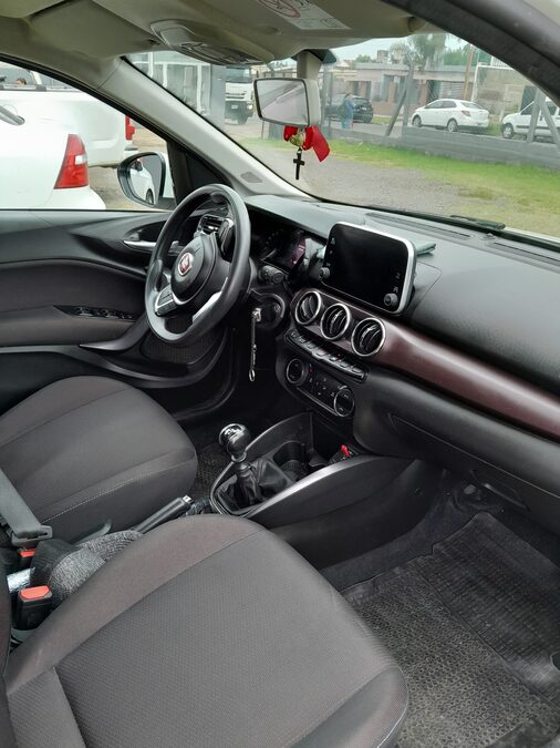 Fiat Cronos 1.8 Precision