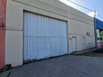 Galpón a la Venta en calle Brown casi Blas Pareras 360 mt. cubierto