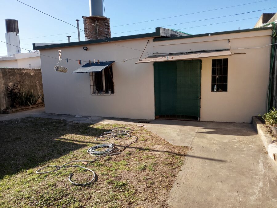 ALQUILO A PERSONA SOLA/PAREJA CASA CALLE SAROBE ENTRE AV. LAS AMER. Y RAMIREZ