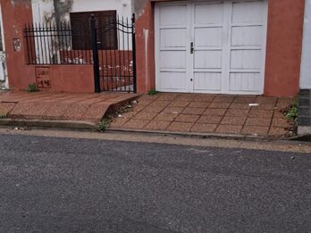 VENDO CASA EN CALLE COMANDANTE ESPORA