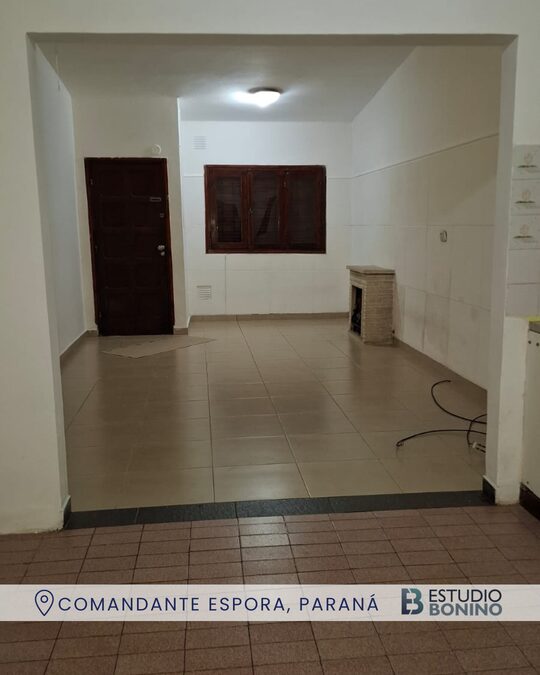 VENDO CASA EN CALLE COMANDANTE ESPORA