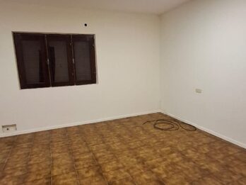 VENDO CASA EN CALLE COMANDANTE ESPORA