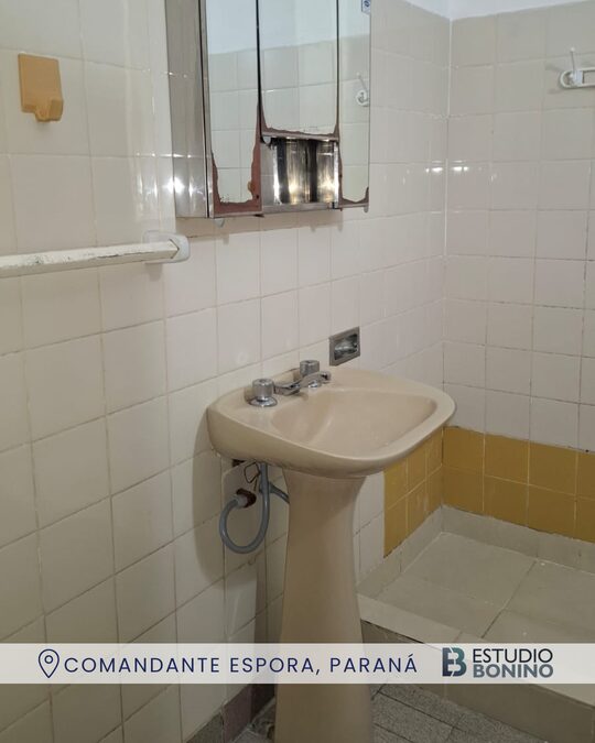 VENDO CASA EN CALLE COMANDANTE ESPORA