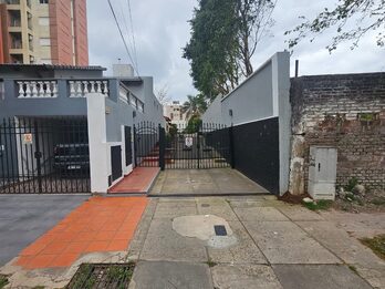 Se alquila casa en planta baja en barrio cerrado zona centro