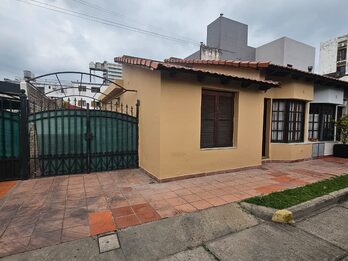 Se alquila casa en planta baja en barrio cerrado zona centro