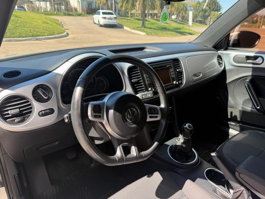 VOLKSWAGEN  THE BEETLE 1.4 TSI DESIGN. Recibo vehículos menor y mayor valor