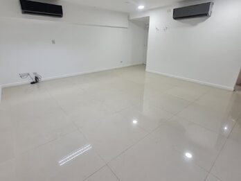 Monoambiente/ oficina con Cochera y con Cocina separda.