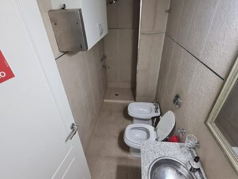 Monoambiente/ oficina con Cochera y con Cocina separda.