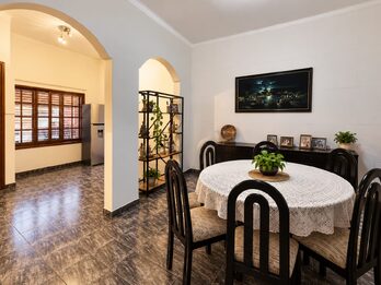 VENTA - CASA 4 DORM CON COCHERA ZONA PARQUE