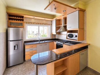 VENTA - CASA 4 DORM CON COCHERA ZONA PARQUE