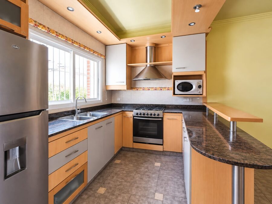 VENTA - CASA 4 DORM CON COCHERA ZONA PARQUE