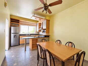 VENTA - CASA 4 DORM CON COCHERA ZONA PARQUE