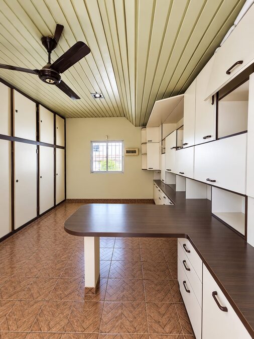 VENTA - CASA 4 DORM CON COCHERA ZONA PARQUE