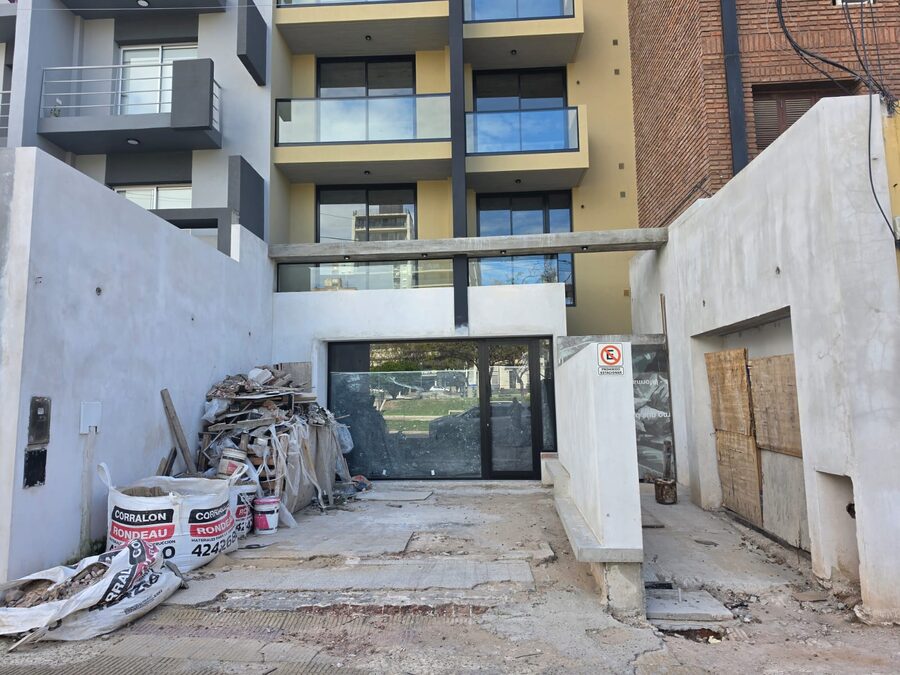 Local a Estrenar Calle Andres  Pasos frente a la plaza