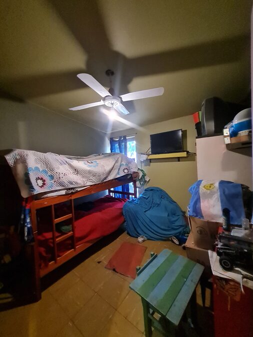Casa par habitar y reciclar. Muy linda zona