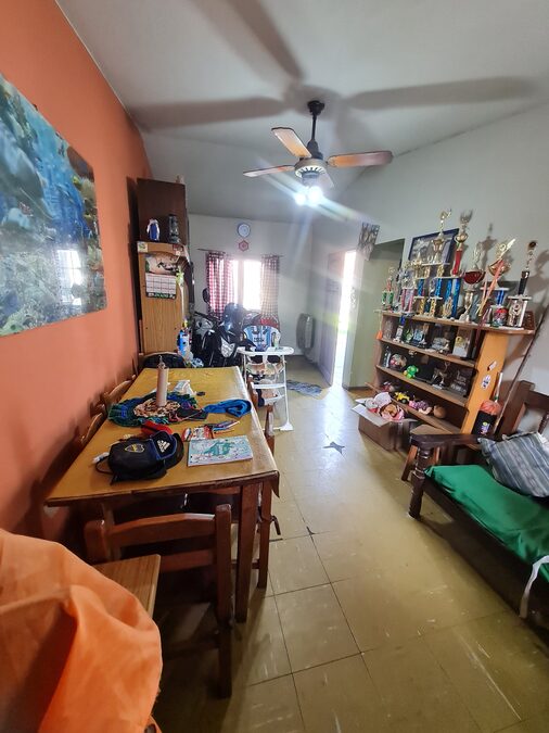 Casa par habitar y reciclar. Muy linda zona