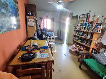 Casa par habitar y reciclar. Muy linda zona