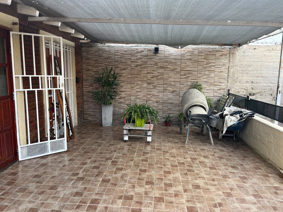 se vende casa zona Parque Gazzano