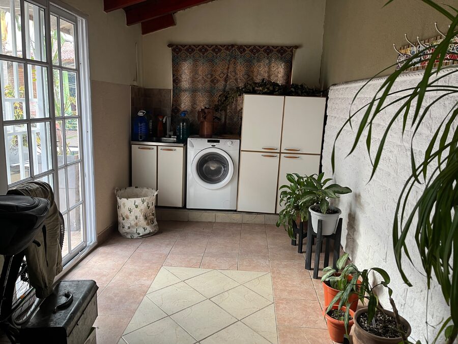 se vende casa zona Parque Gazzano