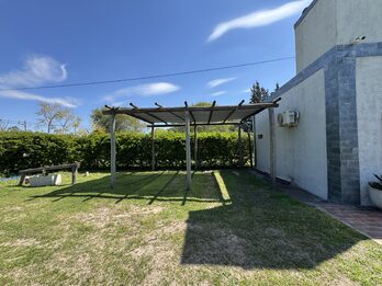 CASA QUINTA CON PISCINA Y AMPLIO TERRENO - SAUCE MONTRULL- BARRIO EL MOLINO