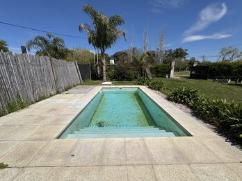 CASA QUINTA CON PISCINA Y AMPLIO TERRENO - SAUCE MONTRULL- BARRIO EL MOLINO