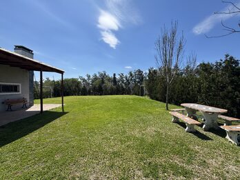 CASA QUINTA CON PISCINA Y AMPLIO TERRENO - SAUCE MONTRULL- BARRIO EL MOLINO