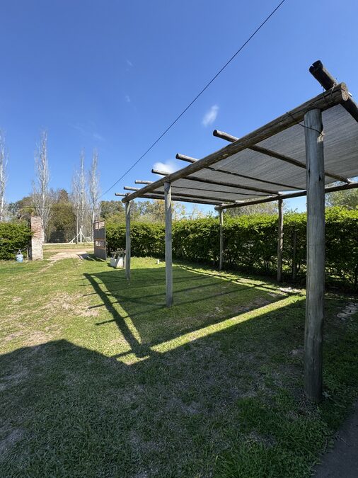 CASA QUINTA CON PISCINA Y AMPLIO TERRENO - SAUCE MONTRULL- BARRIO EL MOLINO