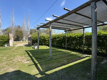 CASA QUINTA CON PISCINA Y AMPLIO TERRENO - SAUCE MONTRULL- BARRIO EL MOLINO