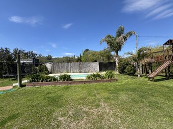 CASA QUINTA CON PISCINA Y AMPLIO TERRENO - SAUCE MONTRULL- BARRIO EL MOLINO