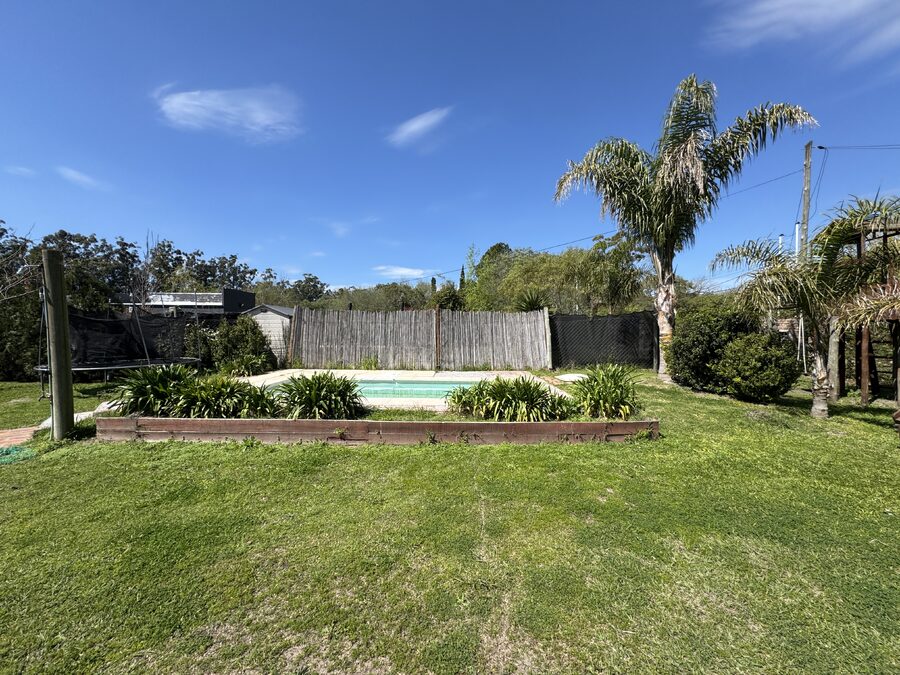 CASA QUINTA CON PISCINA Y AMPLIO TERRENO - SAUCE MONTRULL- BARRIO EL MOLINO