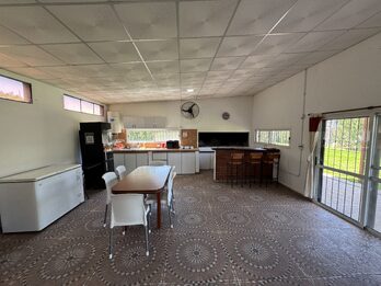 CASA QUINTA CON PISCINA Y AMPLIO TERRENO - SAUCE MONTRULL- BARRIO EL MOLINO