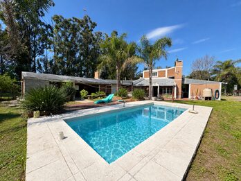 CASA QUINTA CON PISCINA Y AMPLIO TERRENO - SAUCE MONTRULL- BARRIO EL MOLINO