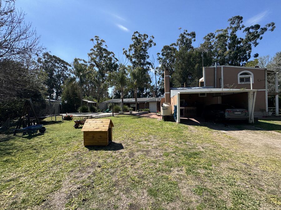 CASA QUINTA CON PISCINA Y AMPLIO TERRENO - SAUCE MONTRULL- BARRIO EL MOLINO