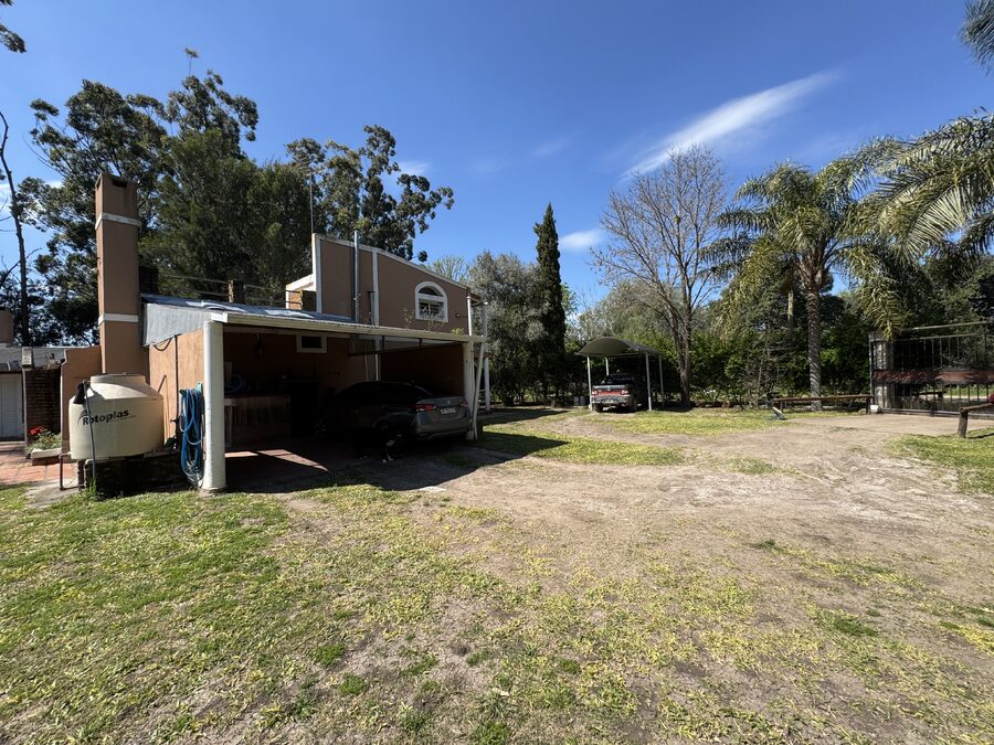 CASA QUINTA CON PISCINA Y AMPLIO TERRENO - SAUCE MONTRULL- BARRIO EL MOLINO