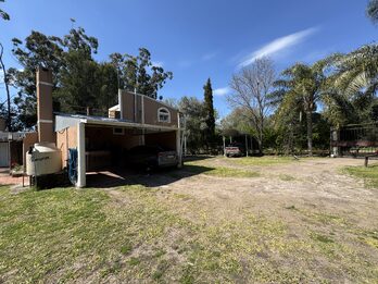 CASA QUINTA CON PISCINA Y AMPLIO TERRENO - SAUCE MONTRULL- BARRIO EL MOLINO