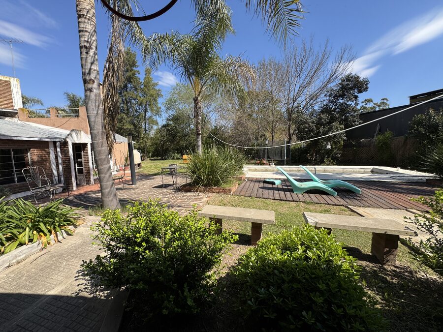 CASA QUINTA CON PISCINA Y AMPLIO TERRENO - SAUCE MONTRULL- BARRIO EL MOLINO