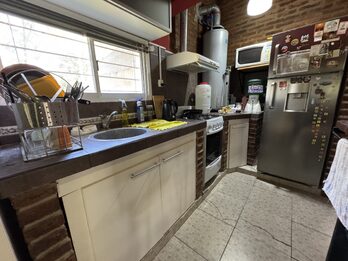 CASA QUINTA CON PISCINA Y AMPLIO TERRENO - SAUCE MONTRULL- BARRIO EL MOLINO
