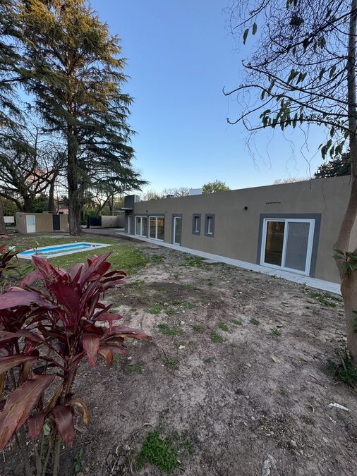 VENDO CASA A ESTRENAR DE 3 DORMITORIOS ZONA SEMINARIO
