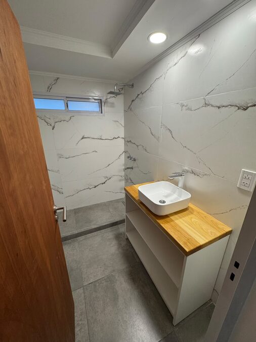 VENDO CASA A ESTRENAR DE 3 DORMITORIOS ZONA SEMINARIO