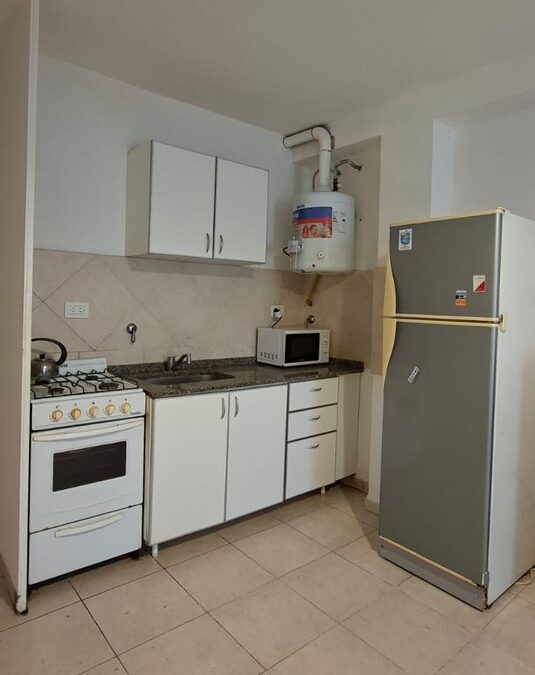 MONOAMBIENTE AMOBLADO EN VENTA CALLE MEXICO AL 500