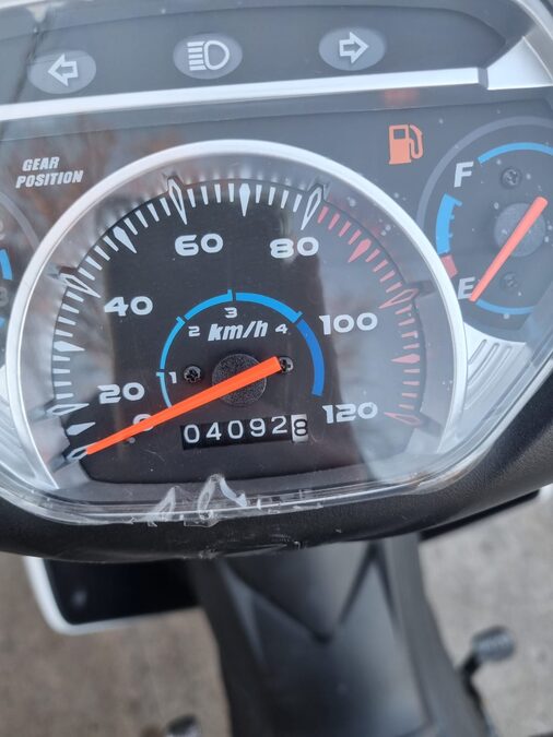 Honda Wave 110cc 2025 4.000km. Vendo o permuto mayor-menor