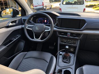 VOLKSWAGEN TAOS 250 TSI COMFORTLINE AT L/24 - AÑO 2.025